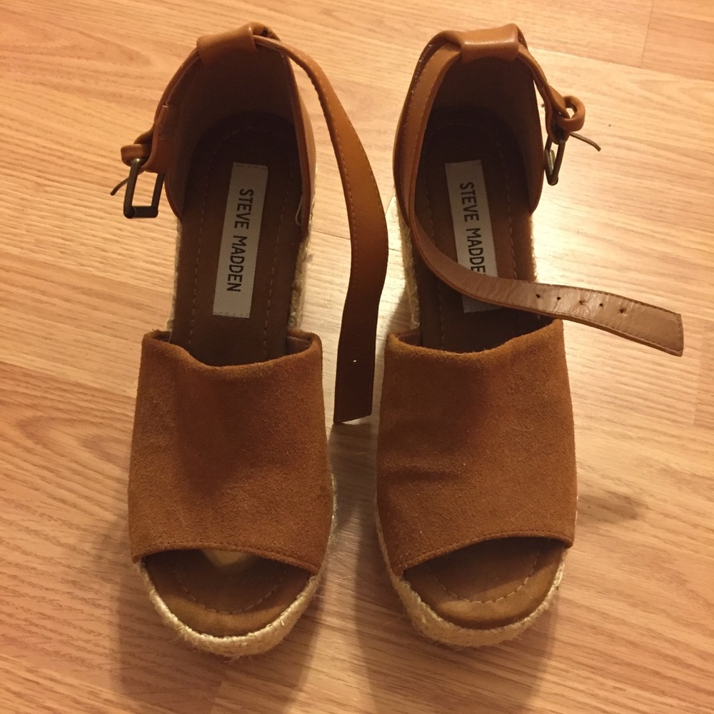 STEVE MADDEN Brown/ Tan Wedges